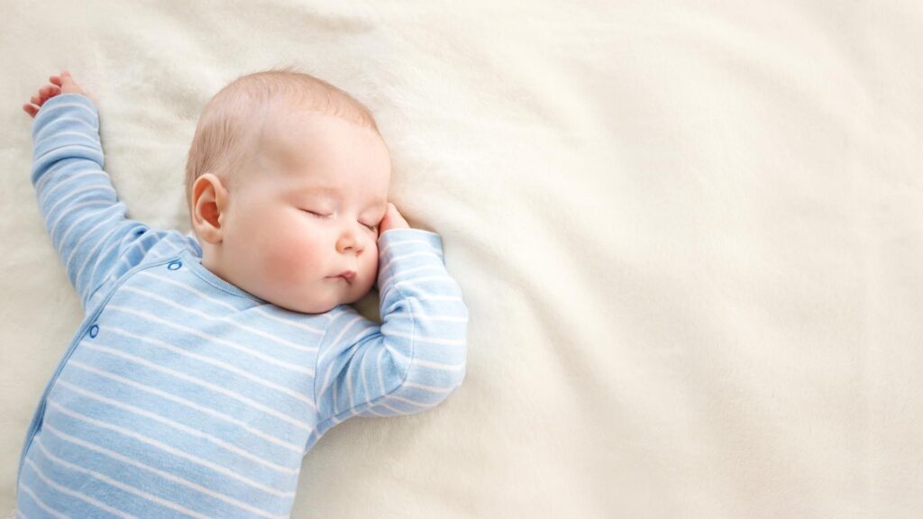 How To Dress A Baby For Sleep Featured
